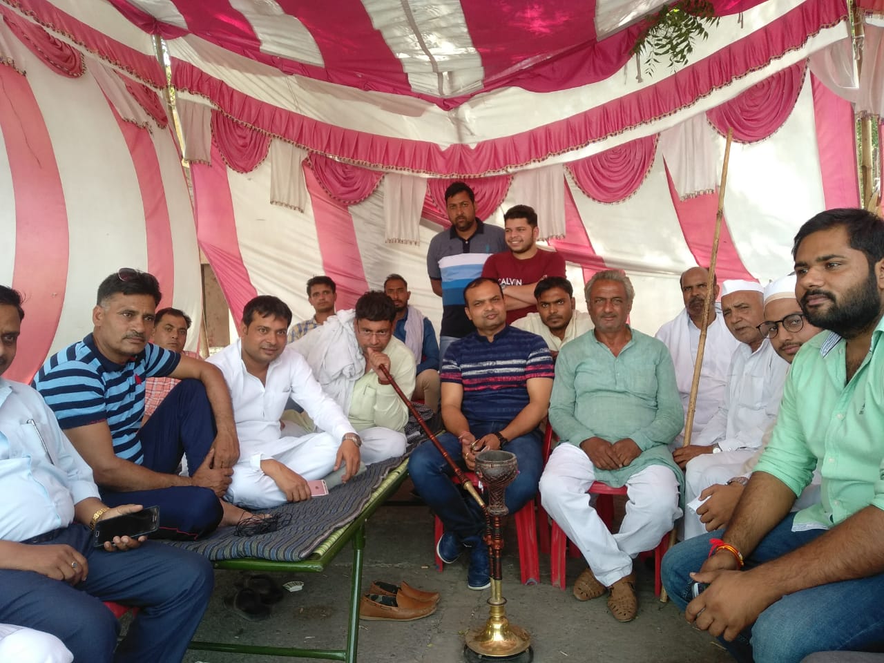 लाठी डंडे लेकर ईवीएम की पहरेदारी कर रहा है विपक्ष