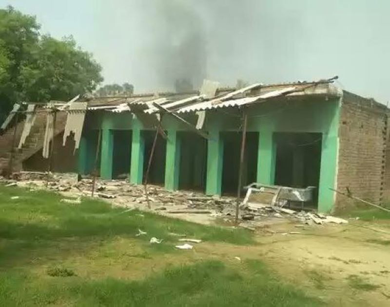 फ़तेहपुर बवाल में मदरसे में आग के बाद अल्पसंख्यकों का पलायन !