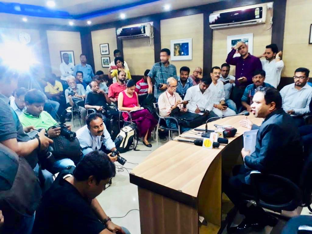 Dr. Kafeel Khan draws attention to the shortcomings in the health sector in his lecture at Kolkata