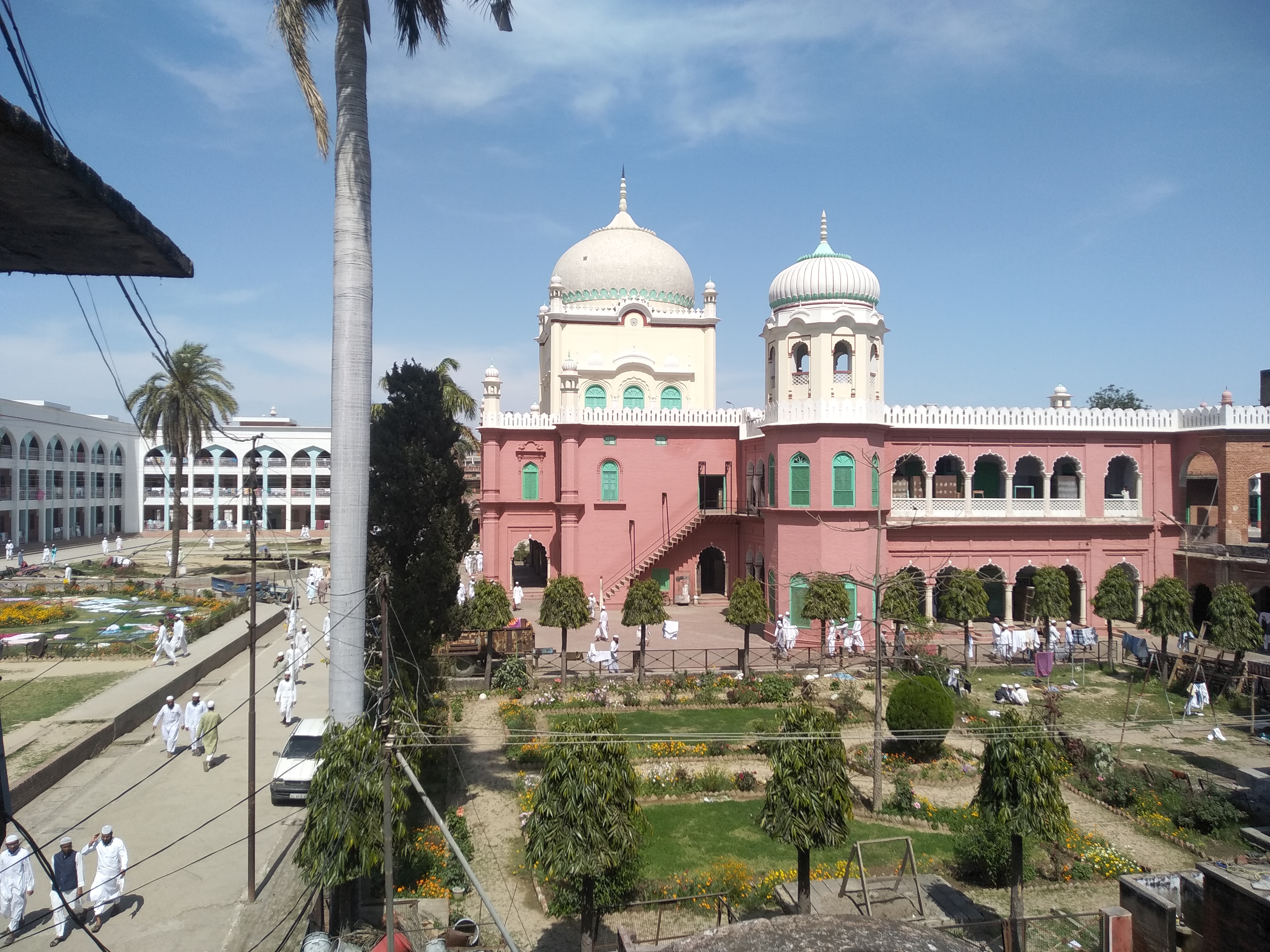 देवबंद भी नही समझ पा रहा है ‘हज़रत’ का पैंतरा, सियासी भूचाल !