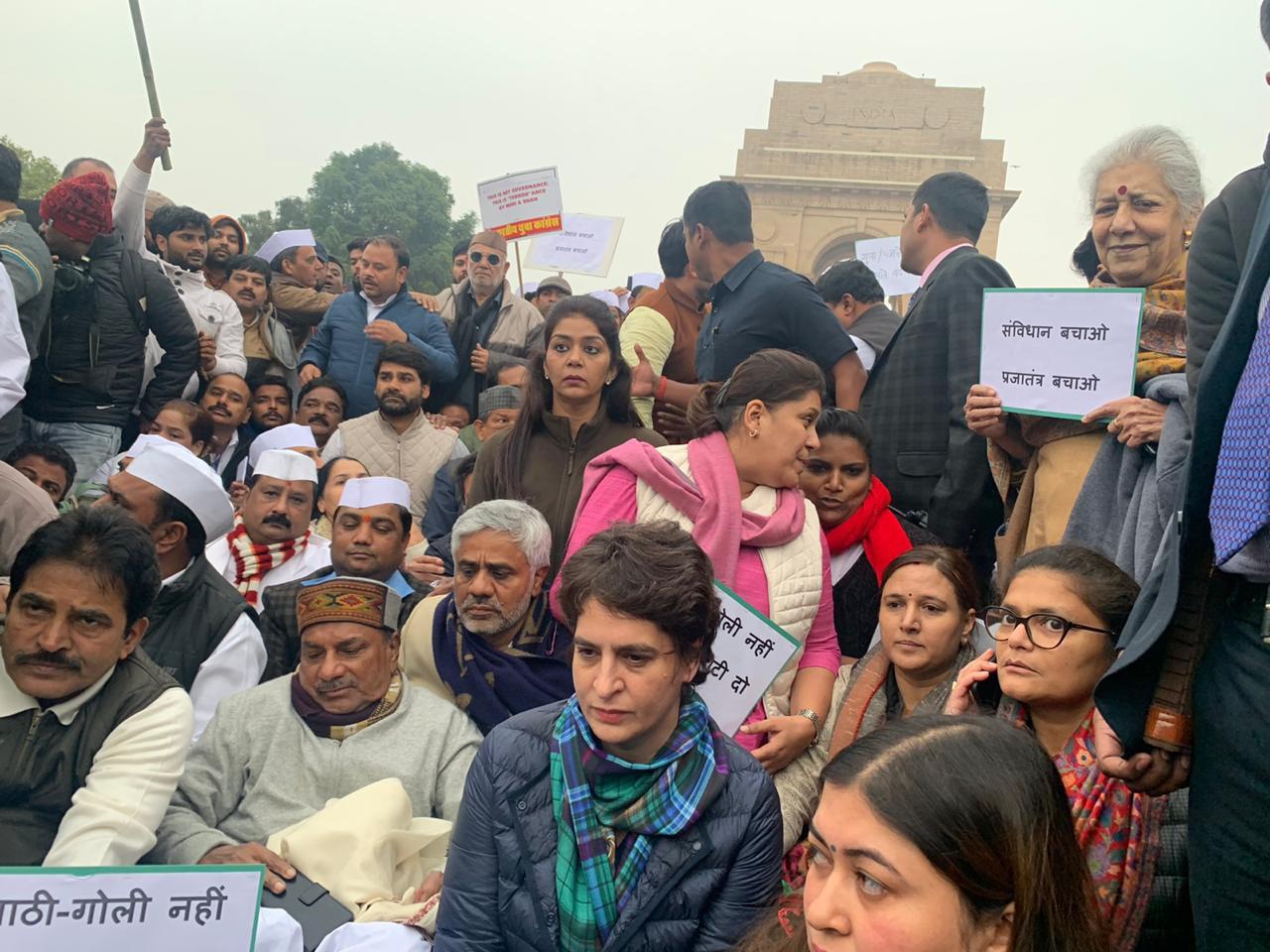 "वो दर्द से कराह रहे थे और हम उनका इलाज़ करते हुए खुद से सवाल कर रहे थे!" एएमयू के मेडीकल अस्पताल से