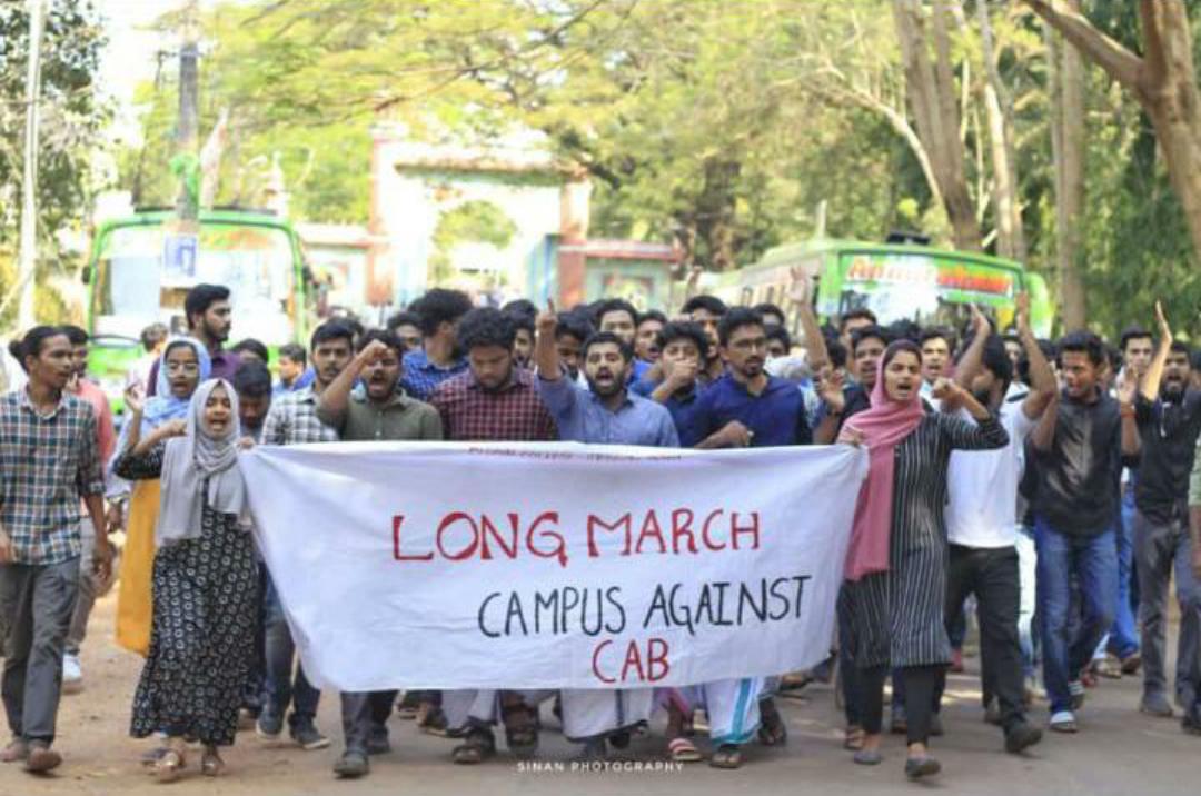 Anti-CAA protestors lathicharged; hundreds including girls detained in Kerala