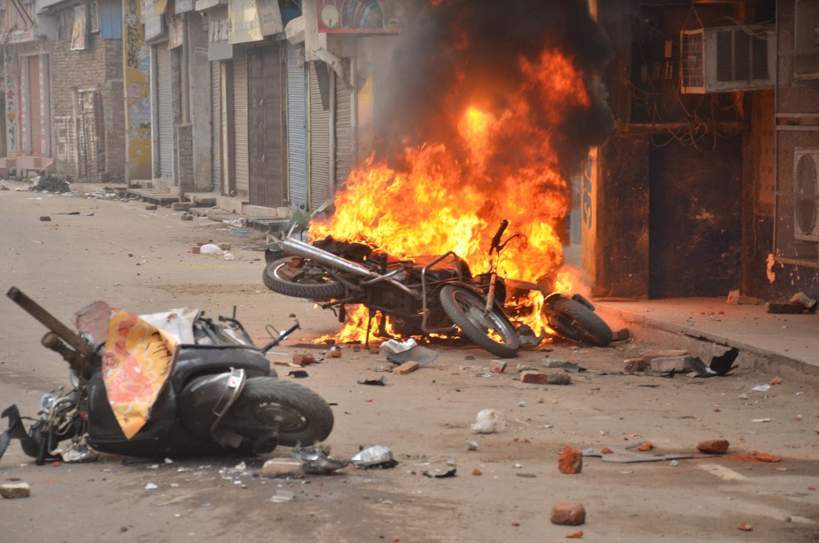 Who are the secret ‘police friends’ seen amidst the agitations in UP!