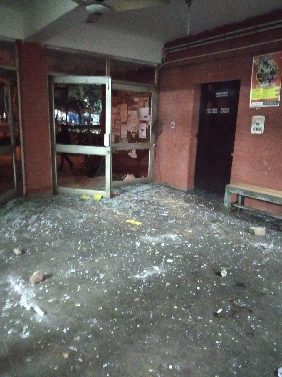ABVP के गुंडों ने की एक बार फिर जेएनयू में तोड़फोड़-मारपीट