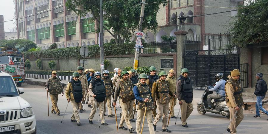 दिल्ली हिंसा: अब तक 10 की मौत, 200 से ज़्यादा लोग गोली लगने से हुए घायल