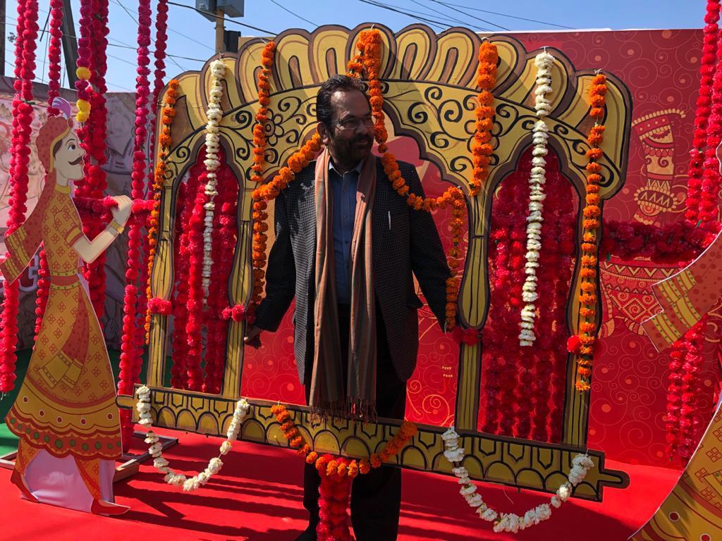 दस्तकारों, शिल्पकारों के आर्थिक सशक्तिकरण का "मेगा मिशन" साबित रहे हैं "हुनर हाट": नक़वी