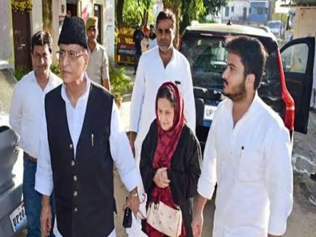 परिवार सहित जेल भेजे गए सपा नेेता आज़म ख़ान