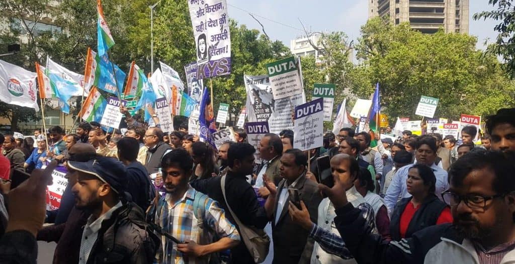 दलित, आदिवासी और पिछड़ो के हज़ारों पद ख़ाली, संसदीय समिति ने मोदी सरकार को फटकारा
