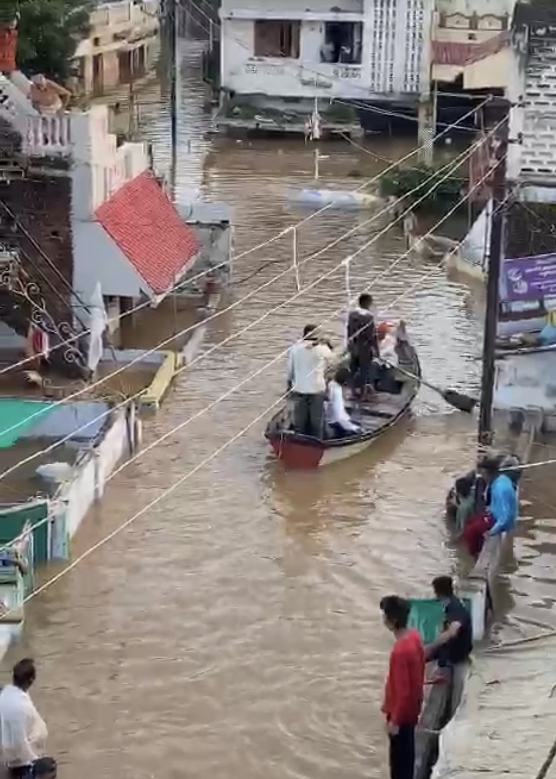 “We are surviving on food packets distributed on roads,” Muslim families in Bhandara battle floods, pandemic