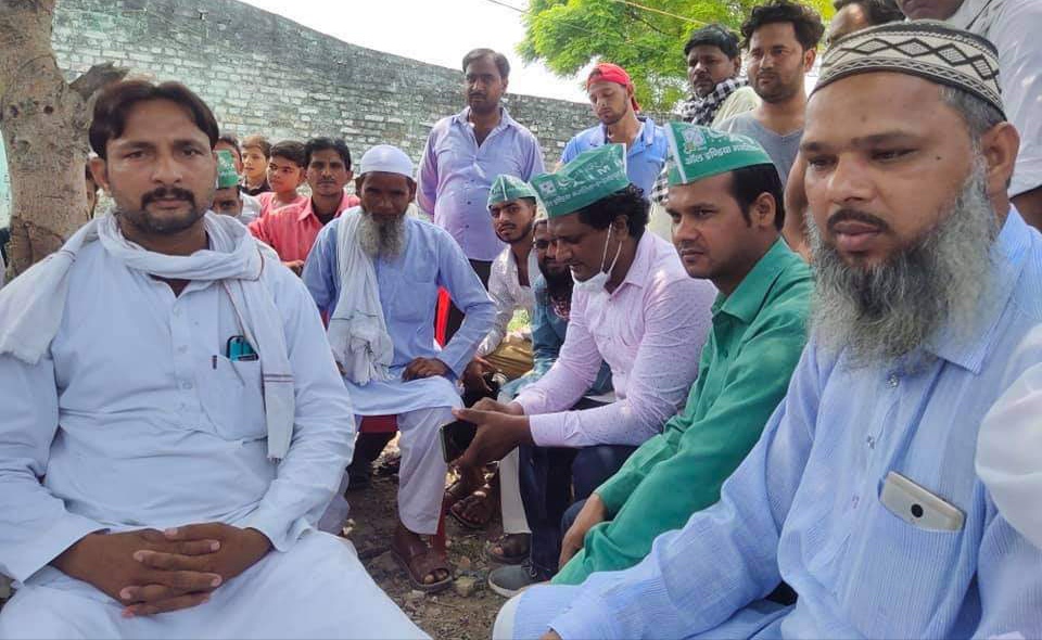 बरेली में भीड़ की मुट्ठी में कानून, चोरी के आरोप में पेड़ से बांधकर बासित को मार डाला,विक्रम सिंह गिरफ्तार