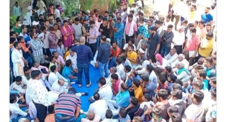 हाथरस में गेंगरेप आरोपियों के पक्ष में दबंगो की पंचायत,बढ़ रहा है जातीय तनाव