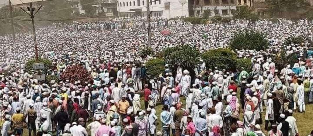 सुपुर्द ए ख़ाक किए गए मौलाना वली रहमानी