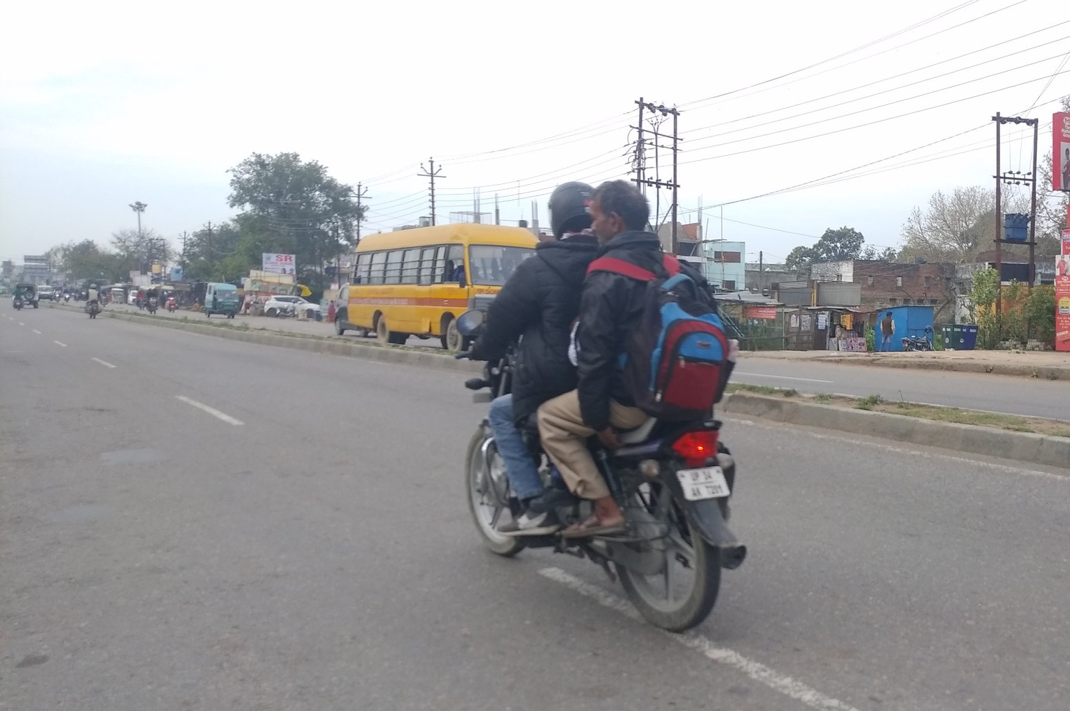 उत्तर प्रदेश : पदम श्री 'योगेश प्रवीण' को घण्टों तक नही मिली थी एम्बुलेंस, लखनऊ में कहर बन टूट रहा है कोरोना