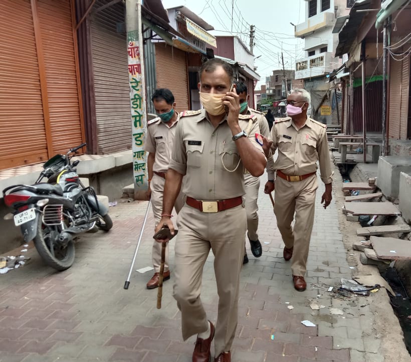 सुल्तानपुर में दलित को पीटा, बुलन्दशहर में रेप