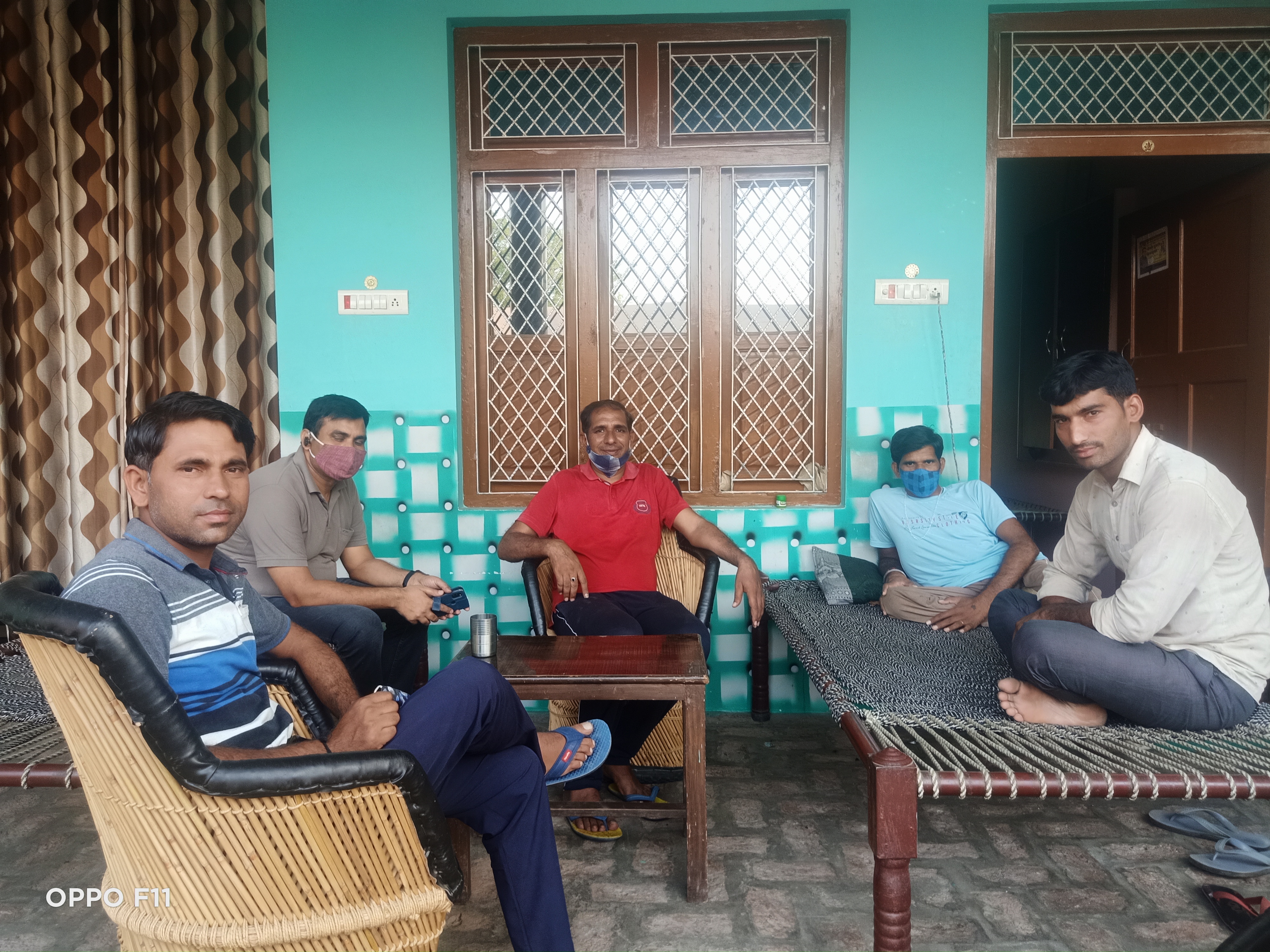 ग्राऊंड रिपोर्ट : गांव के 'डॉक्टर ' जिन्होंने हमारे गांव बचा लिए !