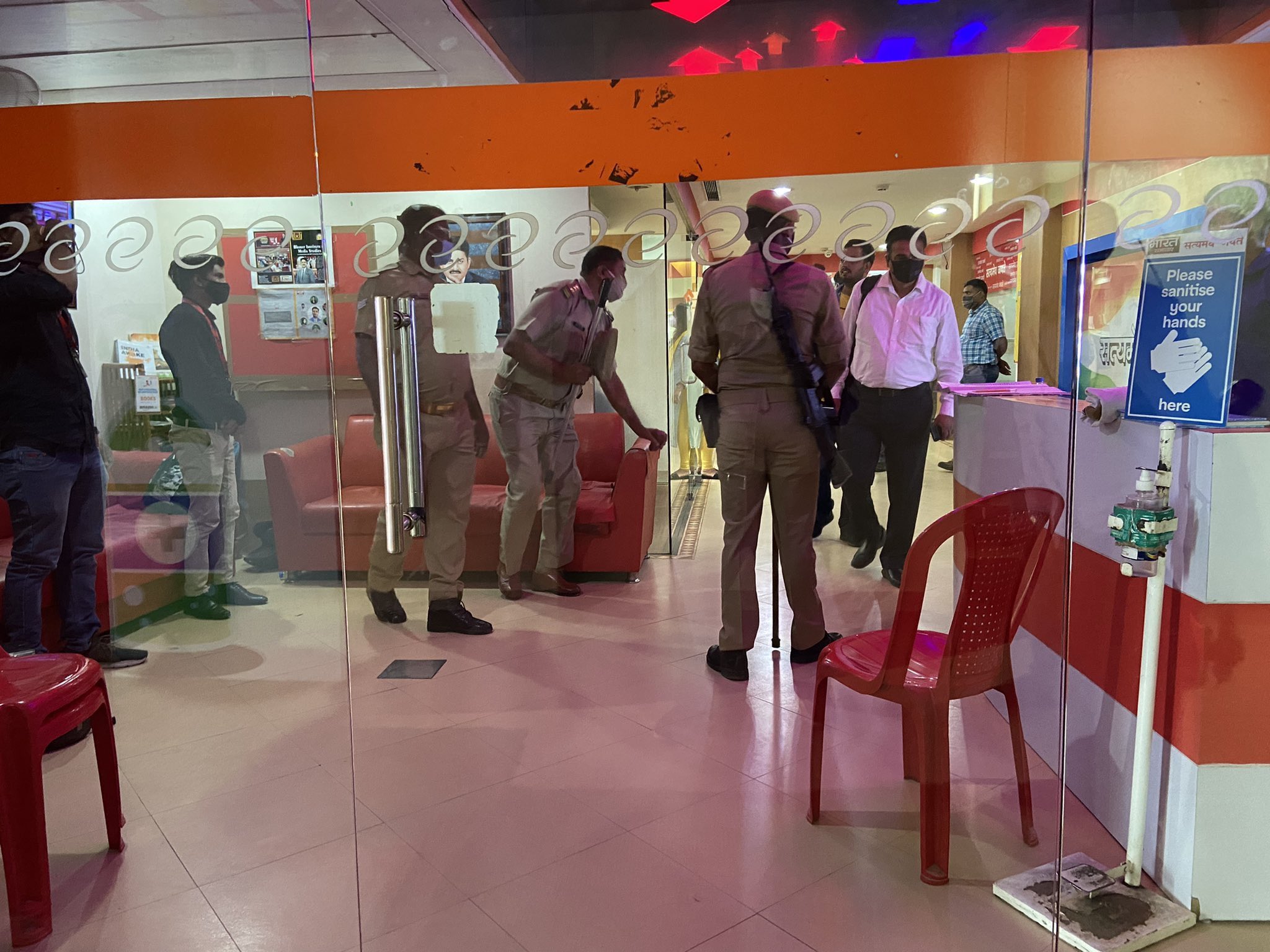 मीडिया संस्थानों पर आयकर के छापे,देश भर में हुई सरकार की आलोचना