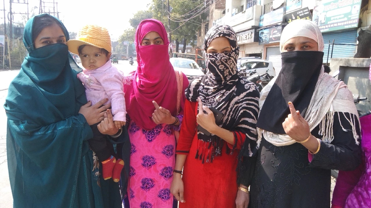 शिक्षा पर बेहतर काम करने वाली सरकार चाहती है सहारनपुर की पहली बार मतदान करने वाली लड़कियां