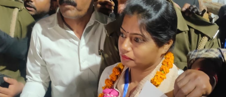 वंचितों की नायिका पल्लवी पटेल ने डिप्टी सीएम केशव प्रसाद मौर्य को हराया