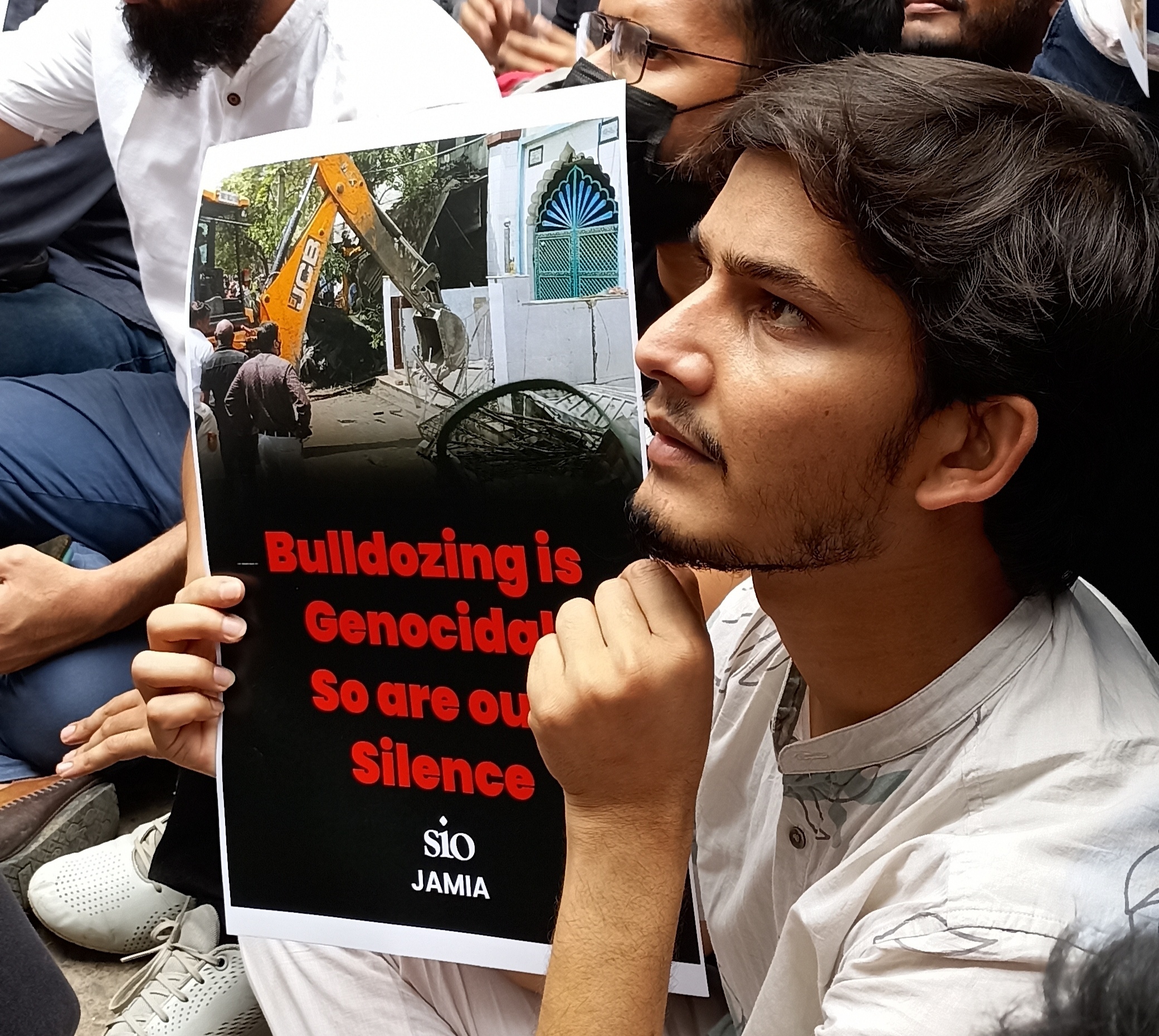 यूपी के हरदोई में 13 मुस्लिम परिवारों को बुलडोजर नोटिस