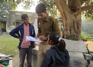 रियल लाइफ हीरो : गांव में जाकर ग़रीब बच्चों को पढ़ाता है यूपी पुलिस का सिपाही ज़फर अली,खुद आईपीएस बनना है ख़्वाब