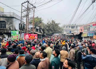 आशियाना टूट जाने के डर से सड़क पर आई हजारों महिलाएं , यह है हल्द्वानी की पूरी कहानी