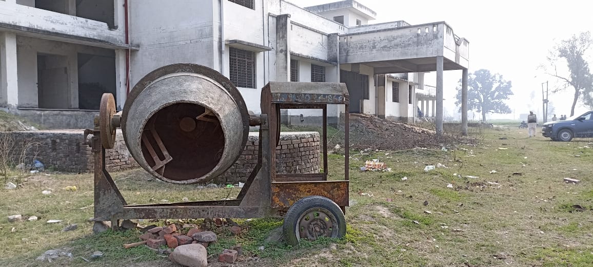 ग्राउंड रिपोर्ट। यूपी के इस गांव में कॉलेज के लिए ग्रामीणों ने मुफ्त में दी थी 20 बीघा ज़मीन, सरकार ने कॉलेज बनाने में लगा दिए 25 साल