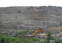 'Sometimes My Chest Burns, But I Still Go Up': The Silent Suffering of Women Who Survive on Delhi’s Garbage Mountains