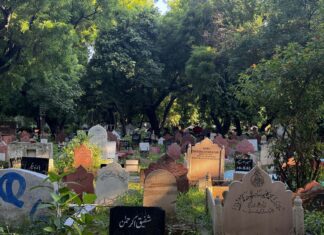 'Do Gaz Zameen Na Mili Kuu-e-Yaar Mein': Muslims in Delhi Struggle to Find a Place to Bury Their Dead